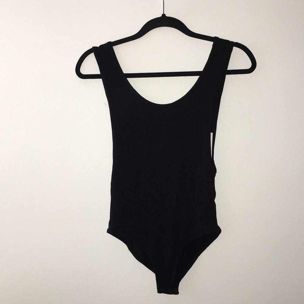 Boohoo sideboob body suit! Size 4 fits a small